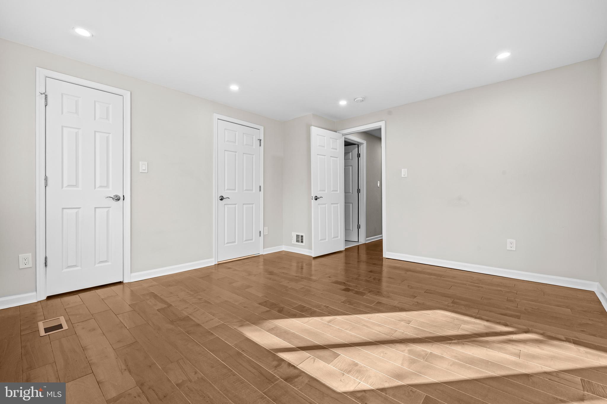 COURTS OF TYSONS - Residential