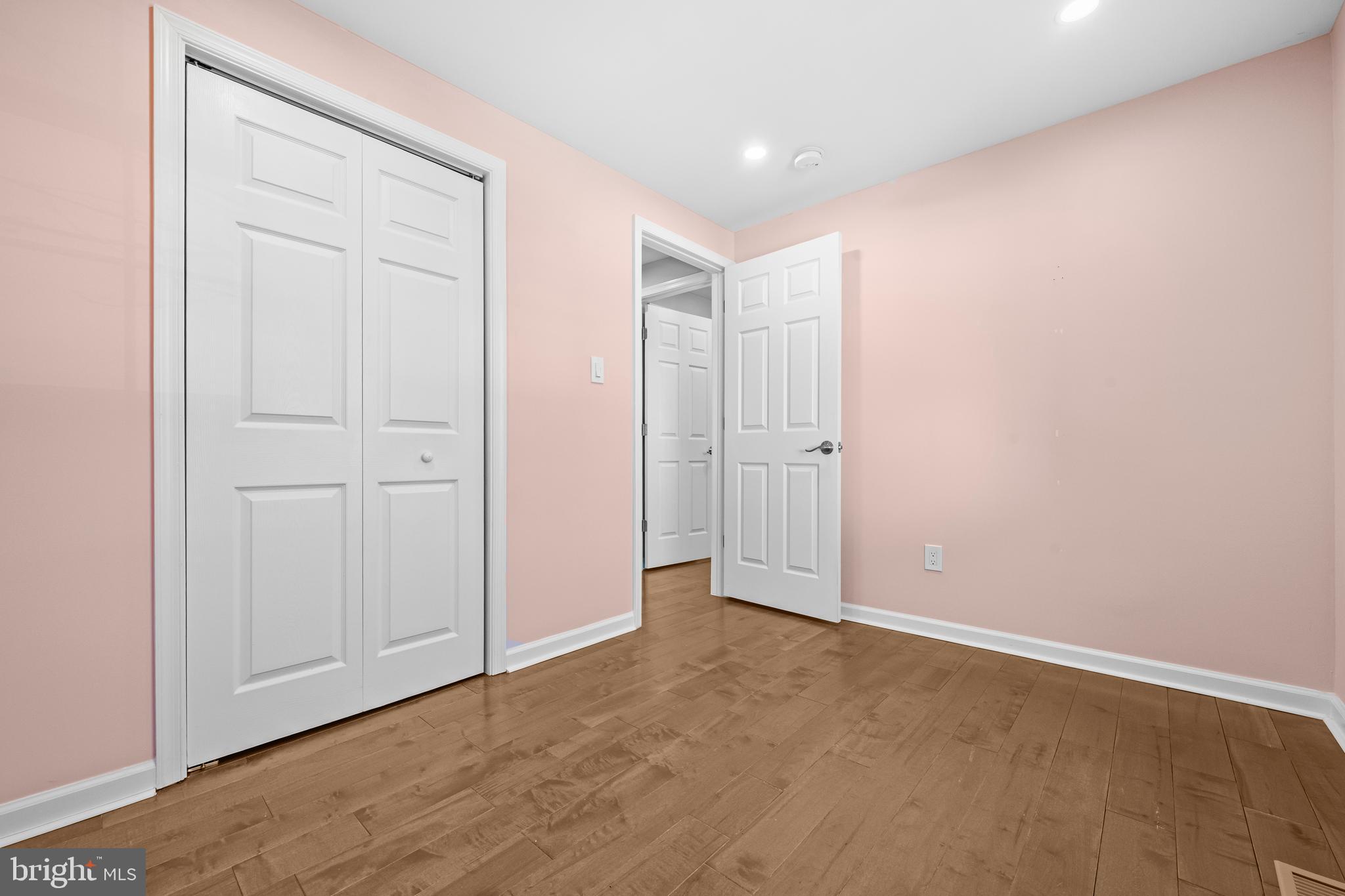 COURTS OF TYSONS - Residential