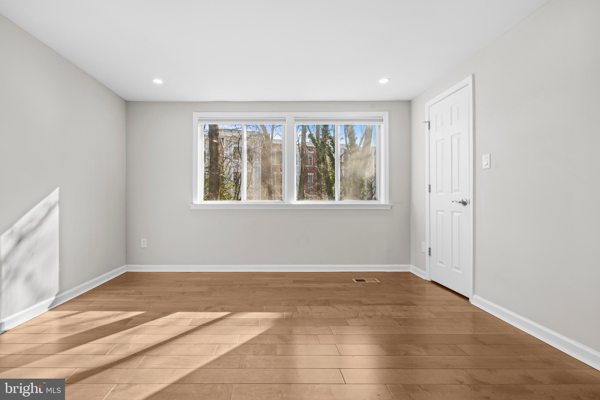 COURTS OF TYSONS - Residential