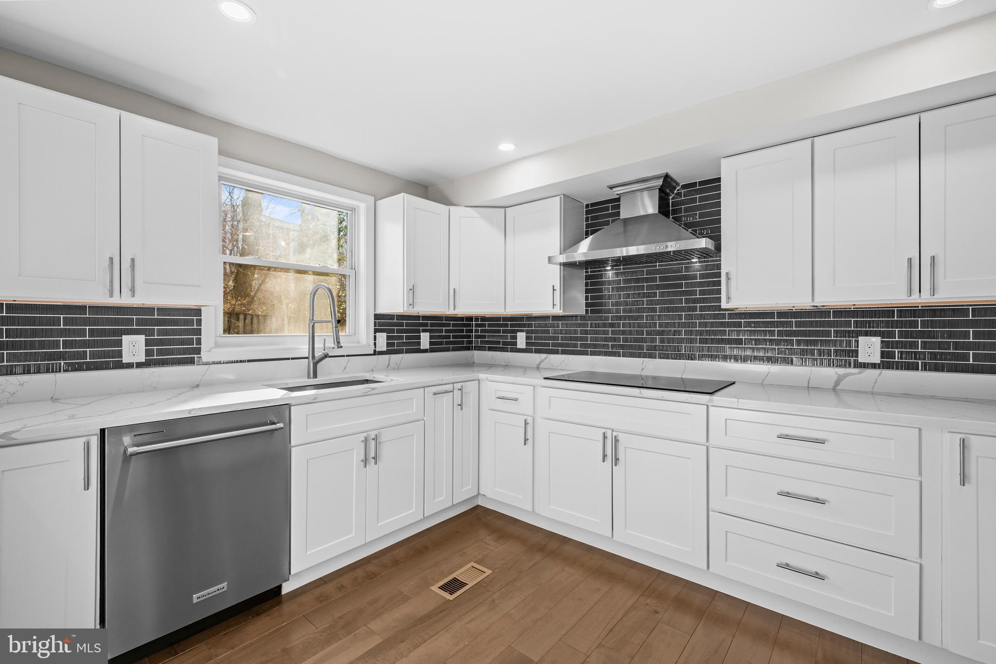 COURTS OF TYSONS - Residential