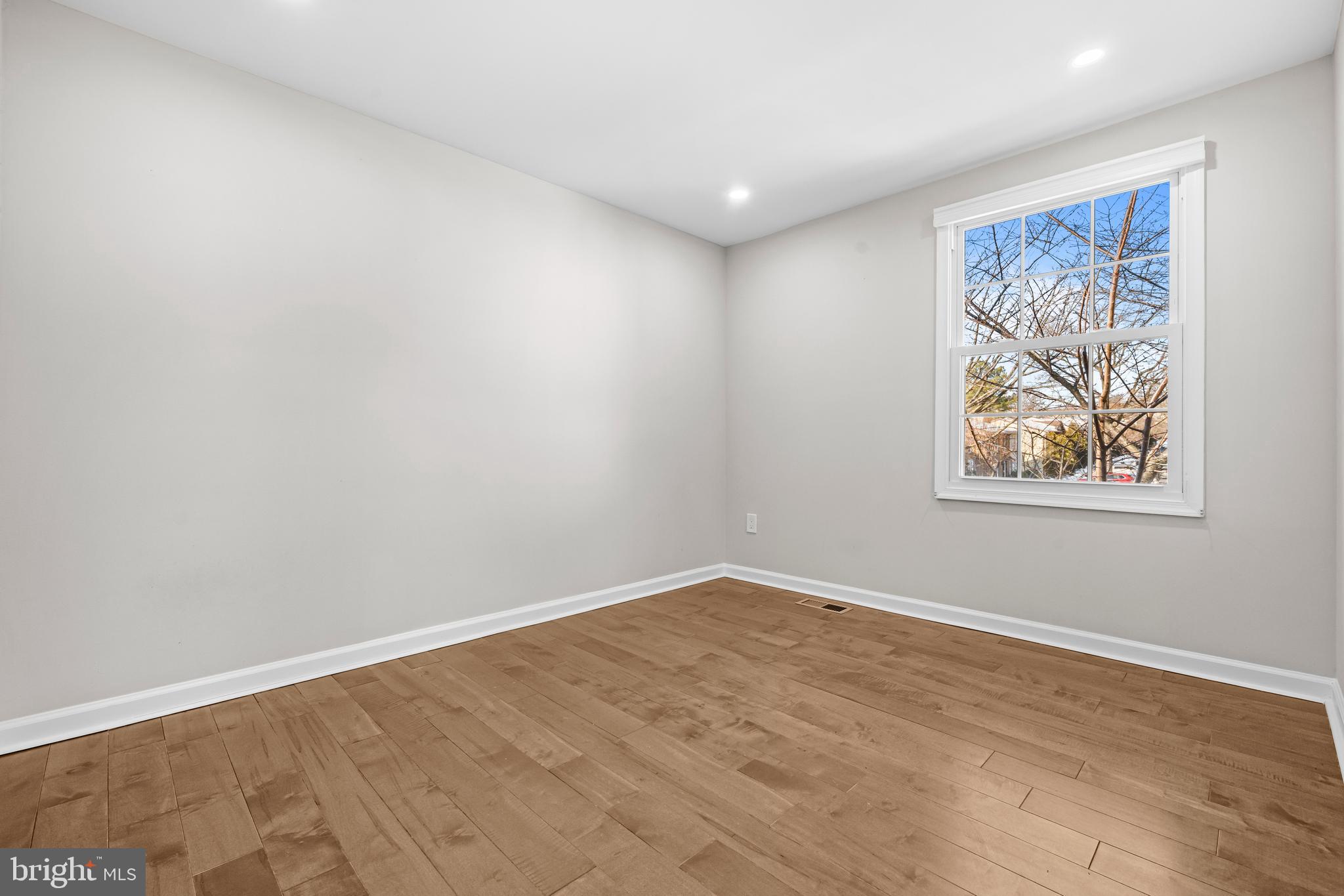 COURTS OF TYSONS - Residential