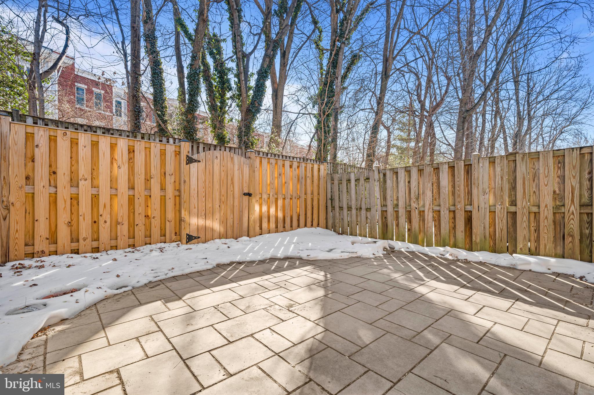 COURTS OF TYSONS - Residential