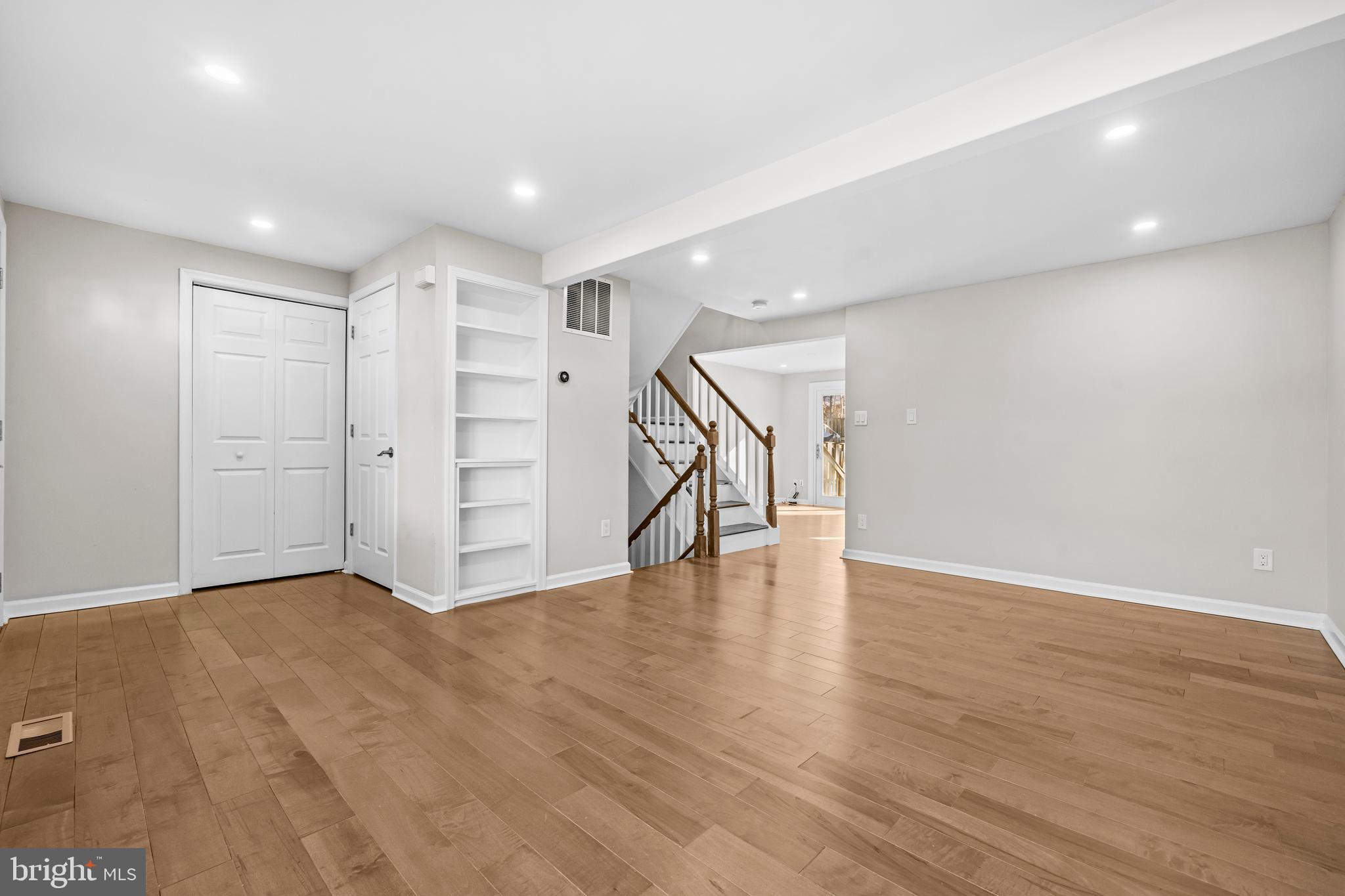 COURTS OF TYSONS - Residential