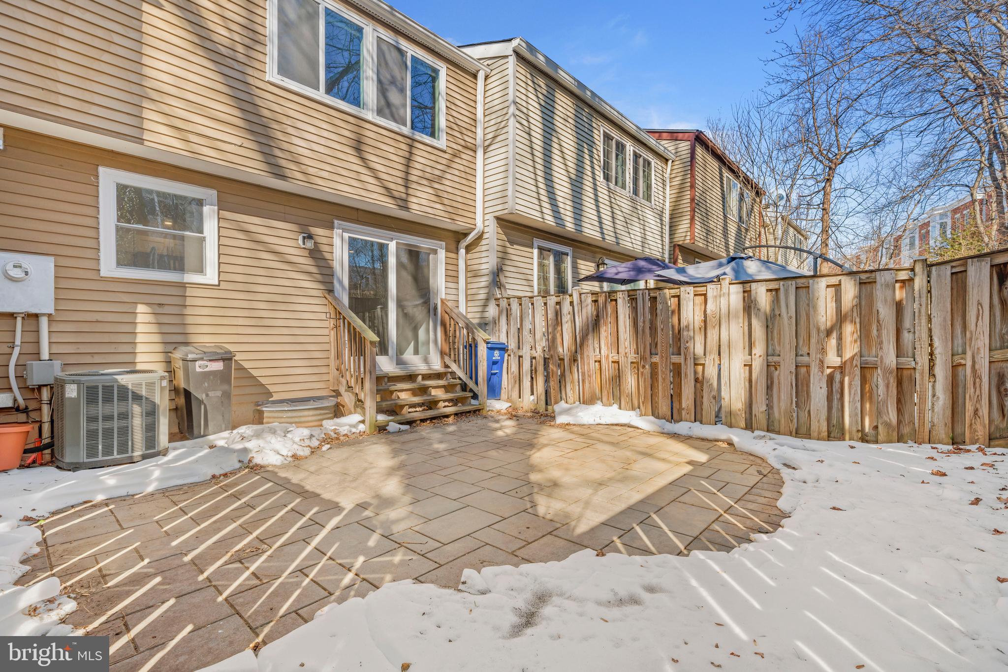 COURTS OF TYSONS - Residential