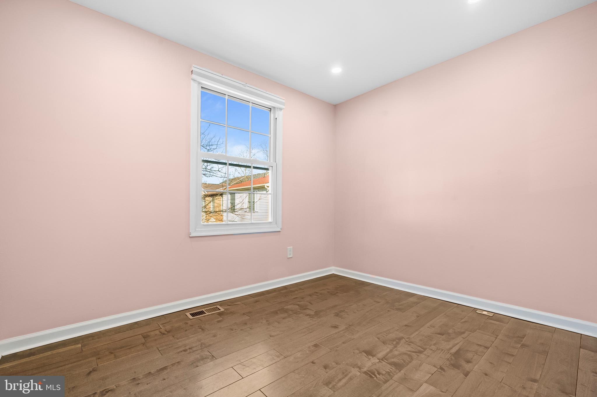 COURTS OF TYSONS - Residential