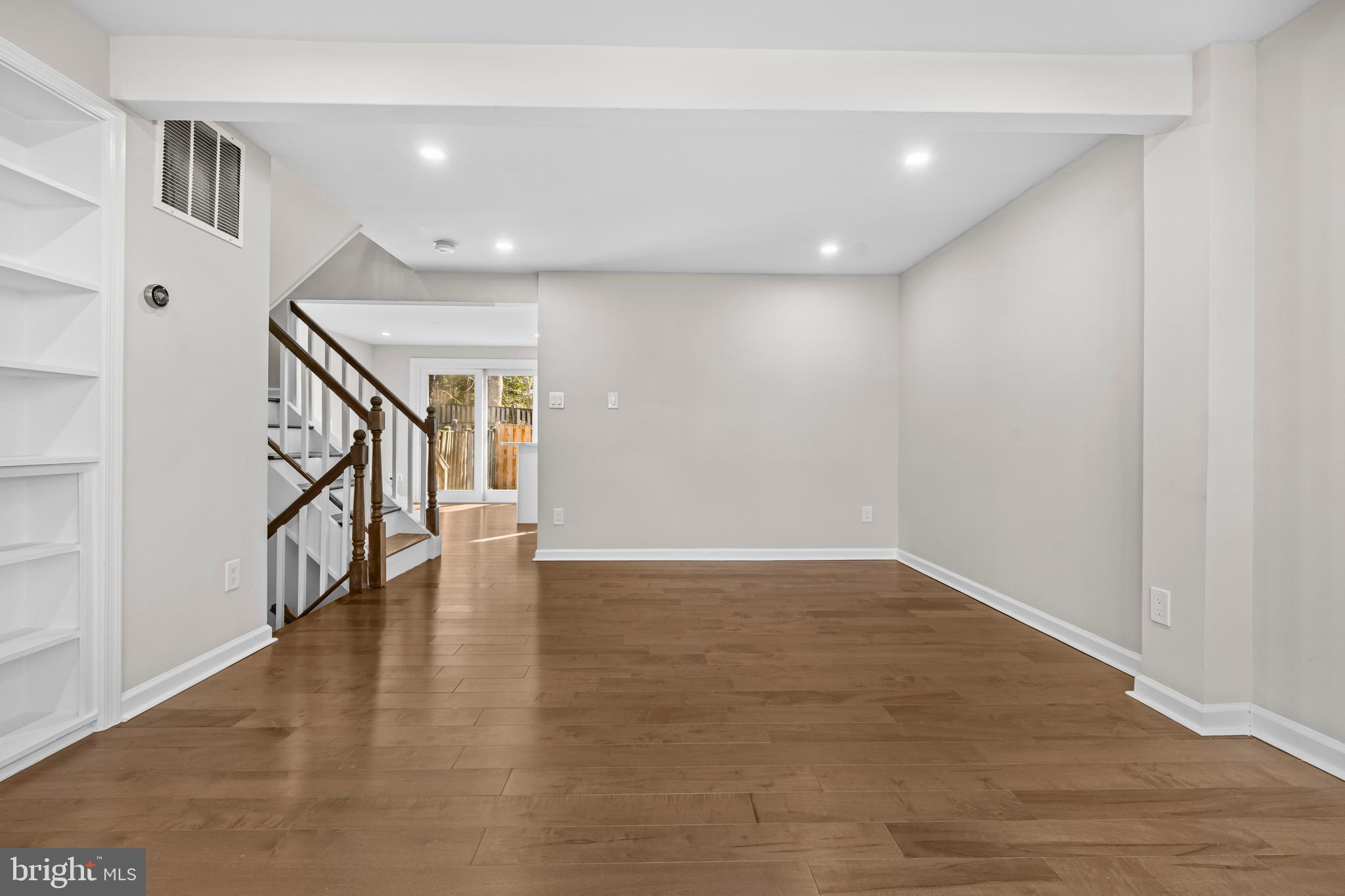 COURTS OF TYSONS - Residential