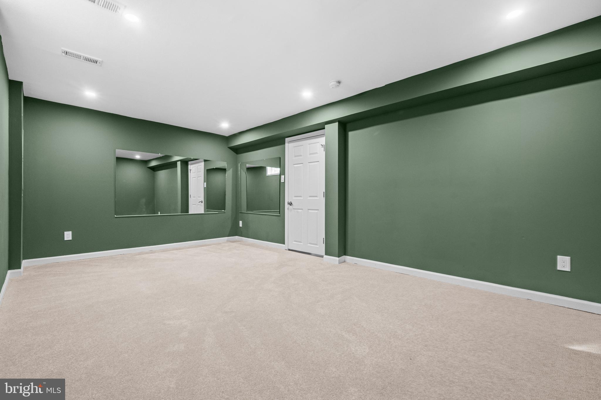 COURTS OF TYSONS - Residential