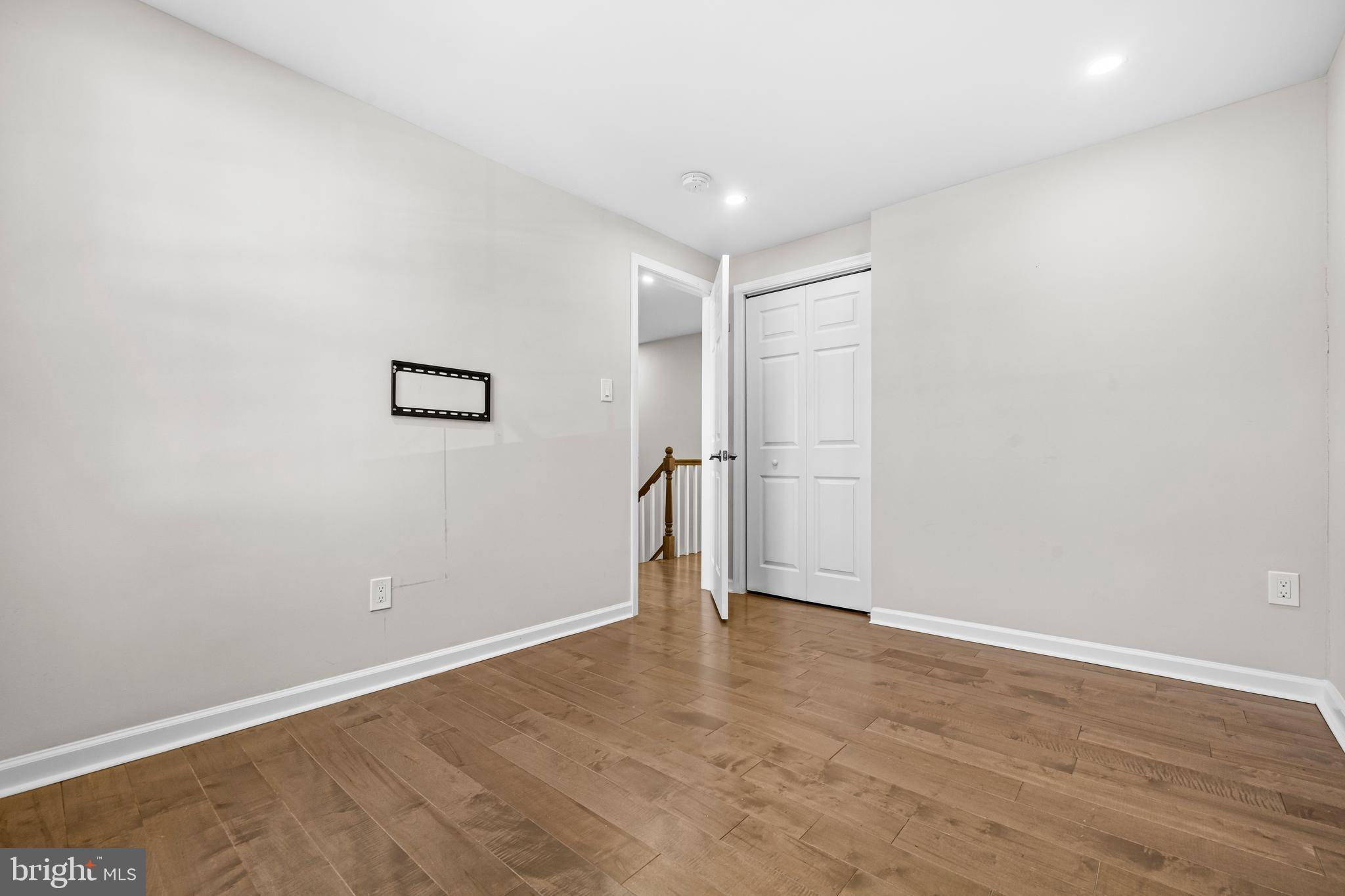 COURTS OF TYSONS - Residential