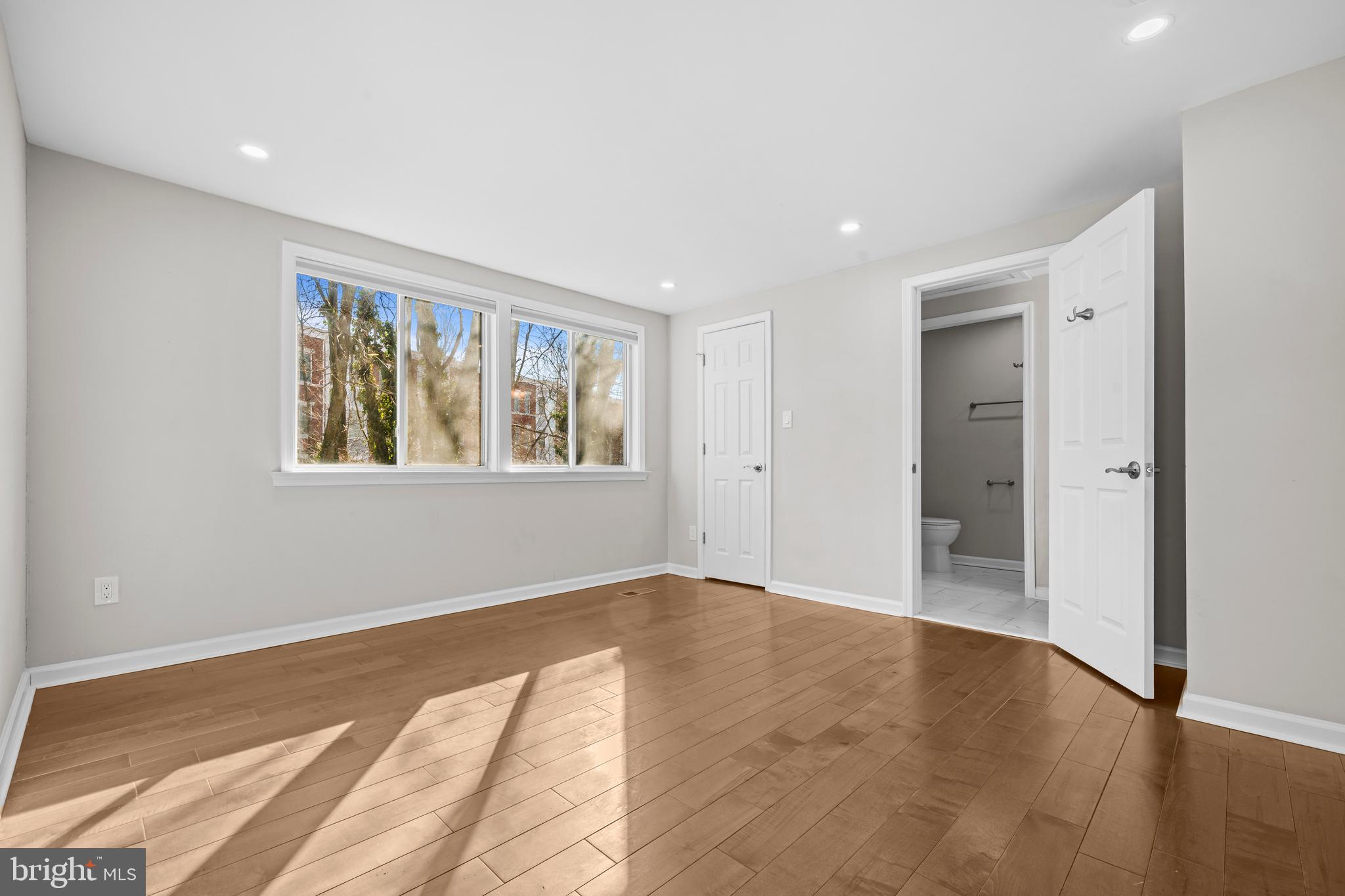 COURTS OF TYSONS - Residential