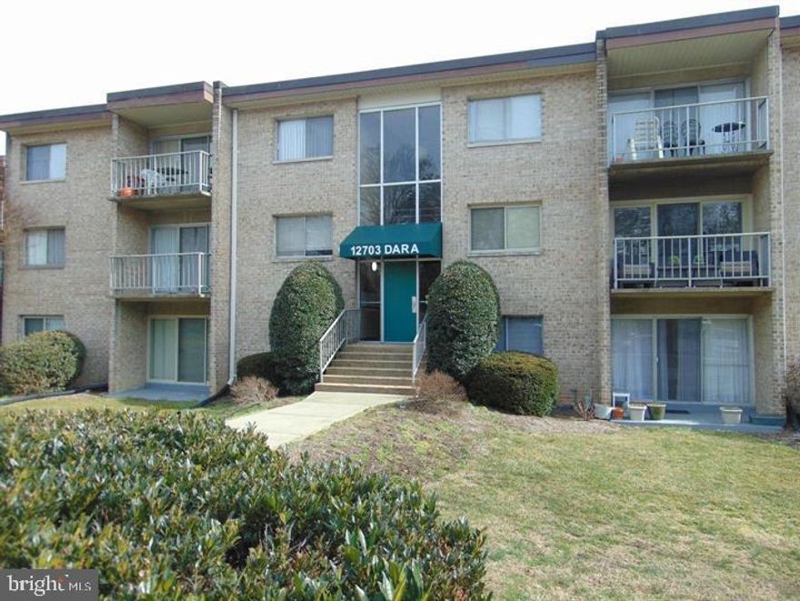 3 Bedroom Condo full of light! Hardwood floors and balcony. Close to many shopping options and major commuter routes.

All Richey Property Management residents must enroll in and purchase a Resident Benefits Package which includes liability insurance, credit building to help boost the residents credit score with timely rent payments, up to $1M Identity Theft Protection, HVAC air filter delivery (for applicable properties), move-in concierge service making utility connection and home service setup a breeze during your move-in, our best-in-class resident rewards program, and much more! More details and options provided upon application.