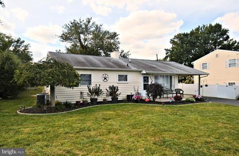 208 SUFFOLK ROAD FAIRLESS HILLS PA 19030