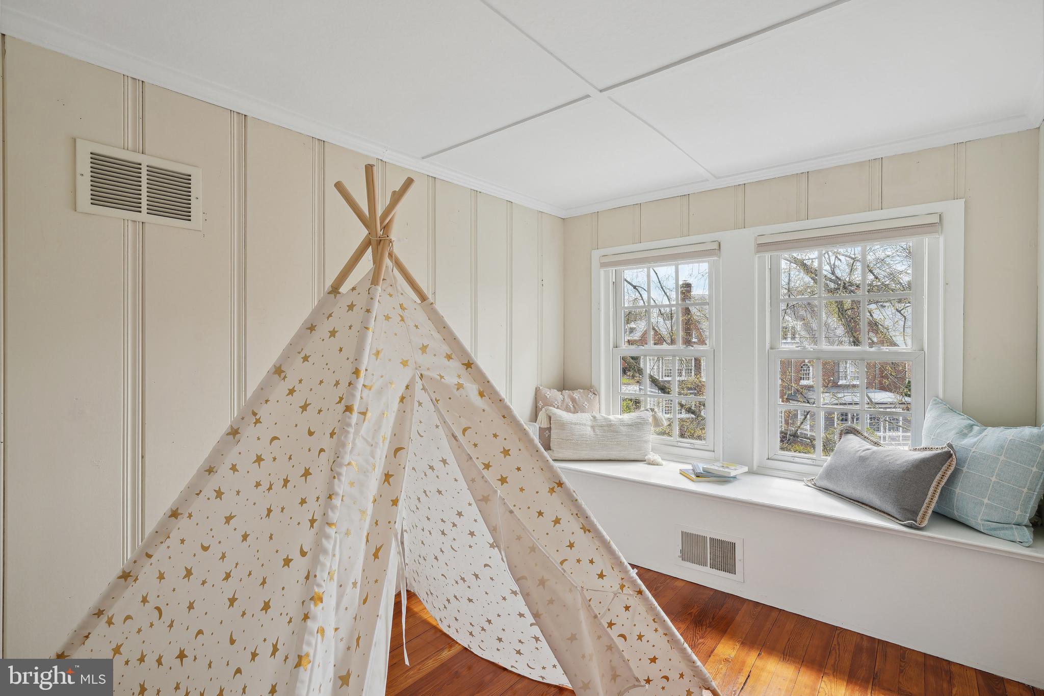 CHEVY CHASE VILLAGE - Residential