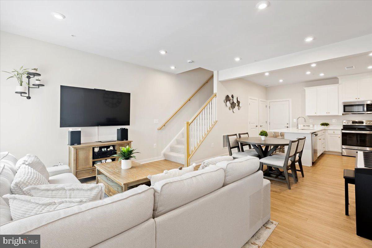 2437 SILVER LINE ALY 69A