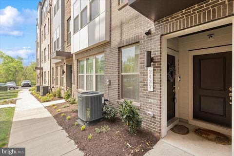 Photo of 2437 Silver Line Aly #69A, HERNDON, VA 20171 (MLS # VAFX2304446)