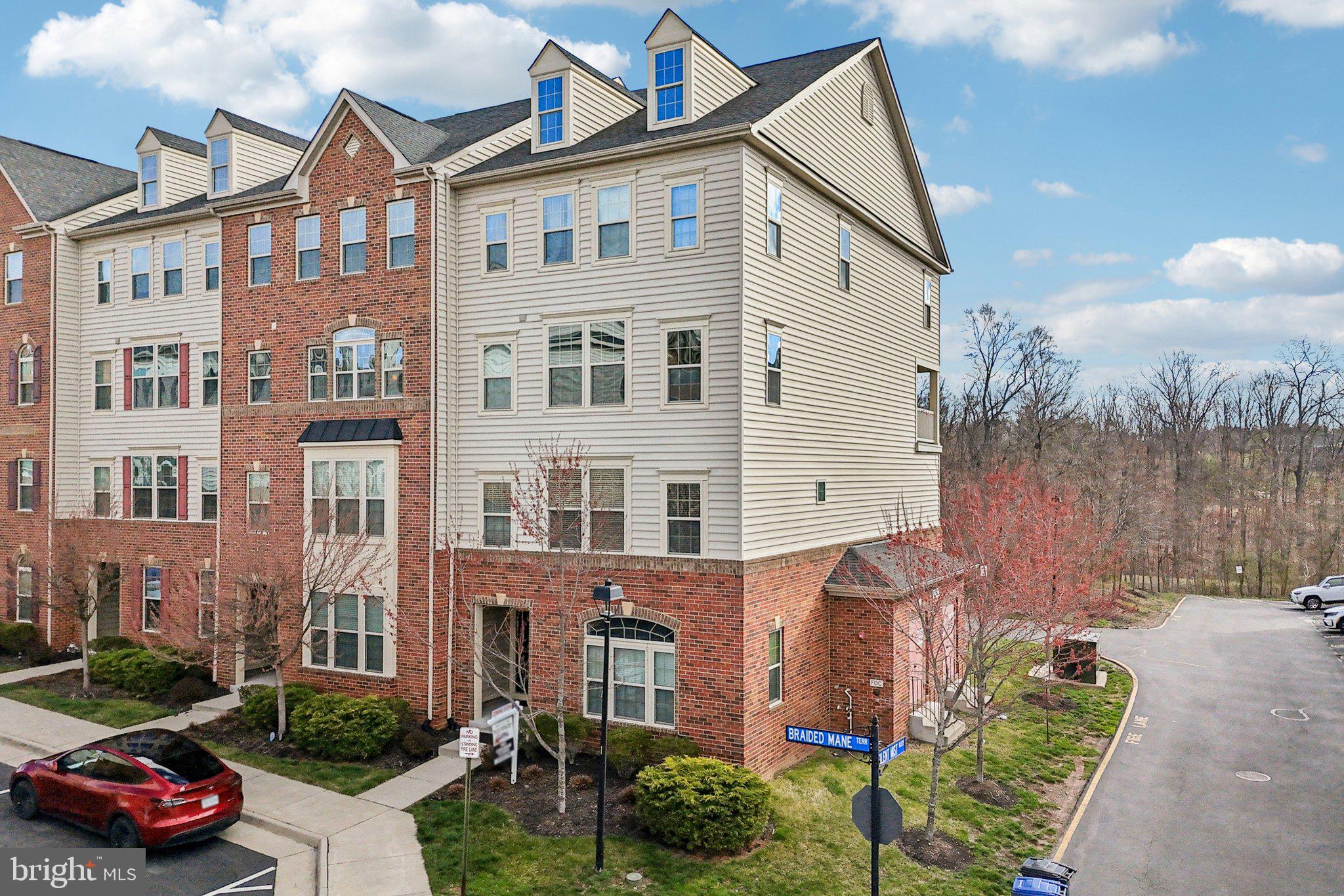 VIRGINIA MANOR - Residential