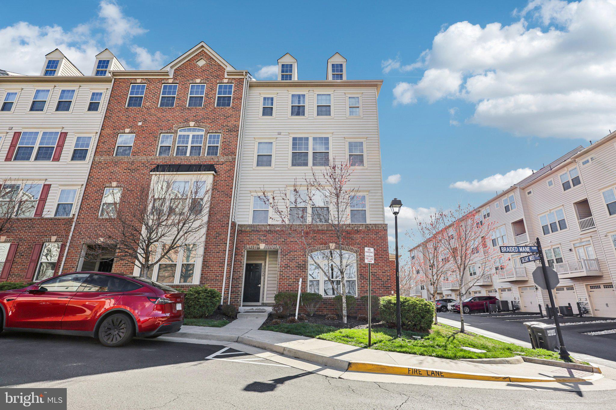 VIRGINIA MANOR - Residential