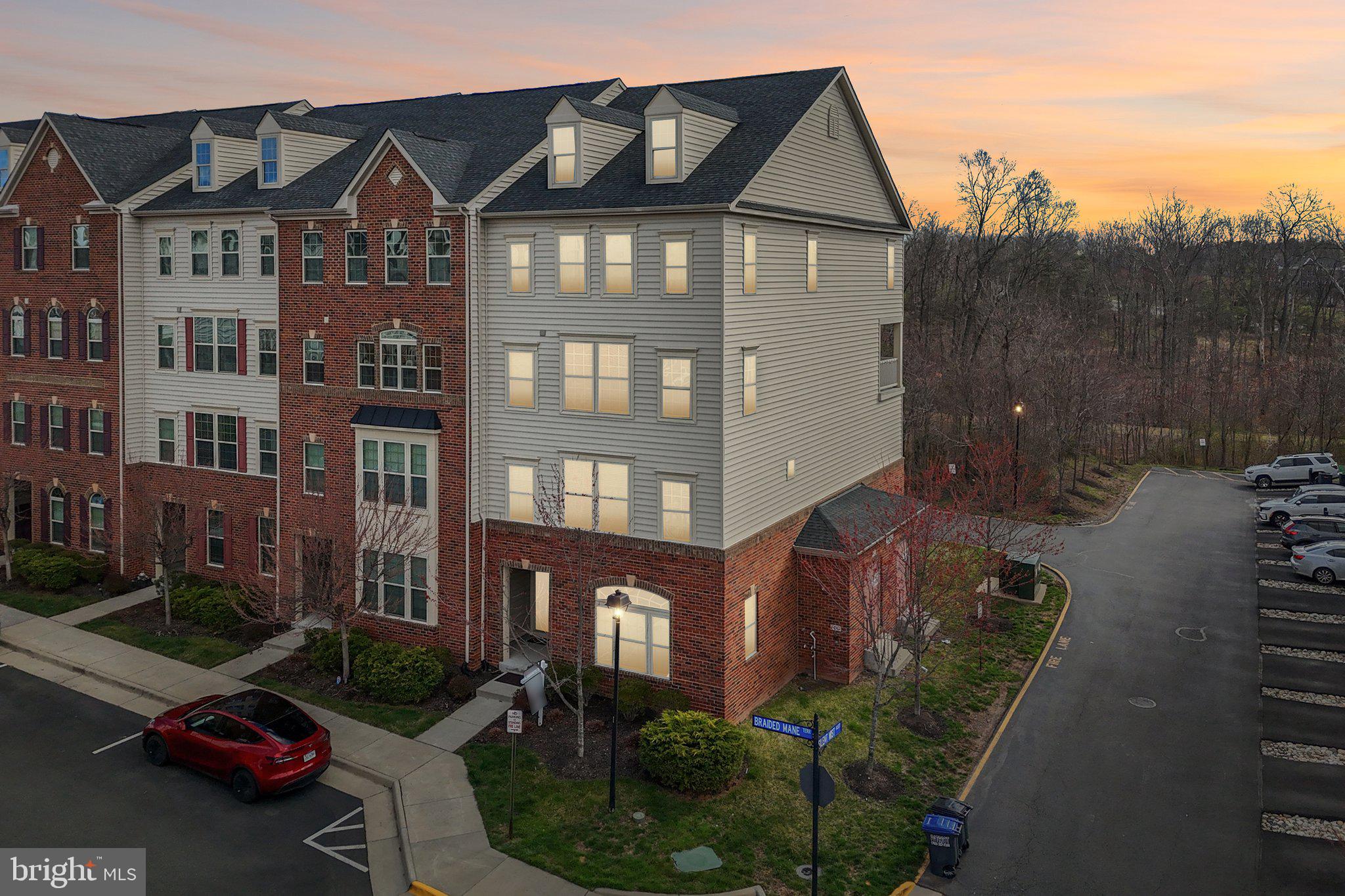 VIRGINIA MANOR - Residential