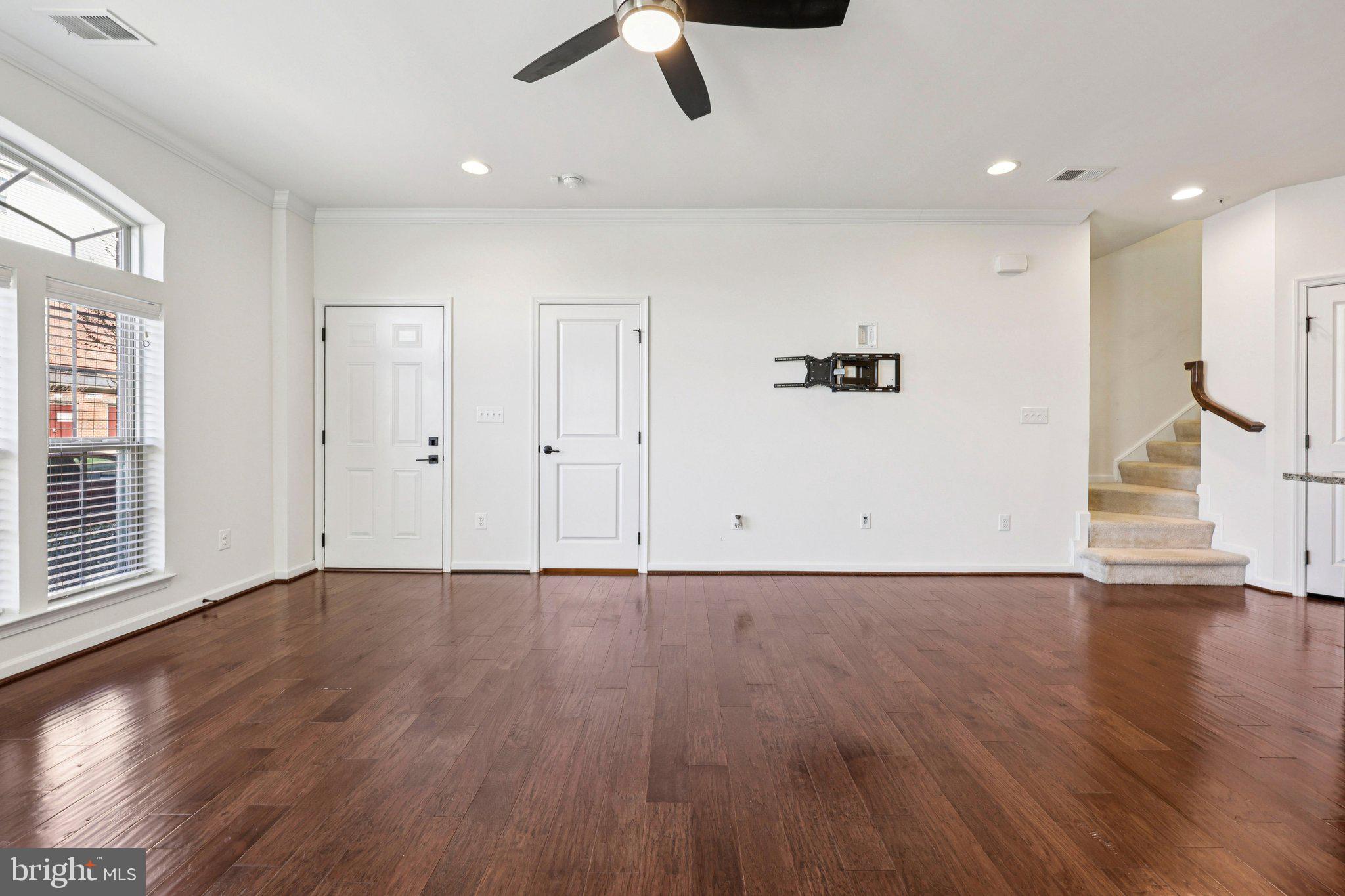 VIRGINIA MANOR - Residential