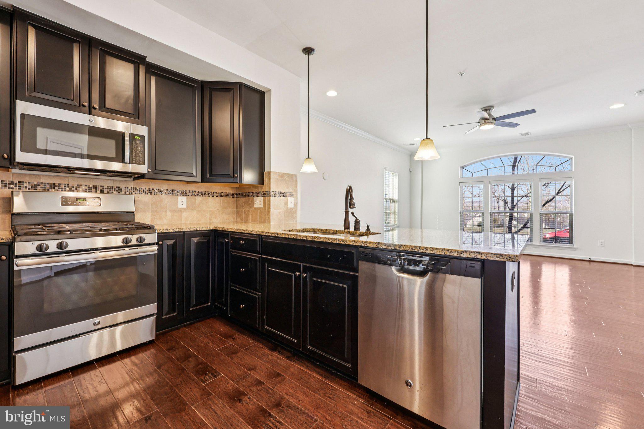 VIRGINIA MANOR - Residential