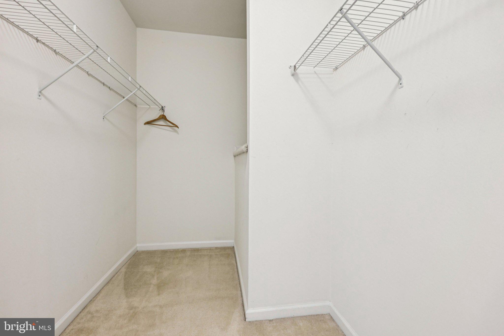 VIRGINIA MANOR - Residential