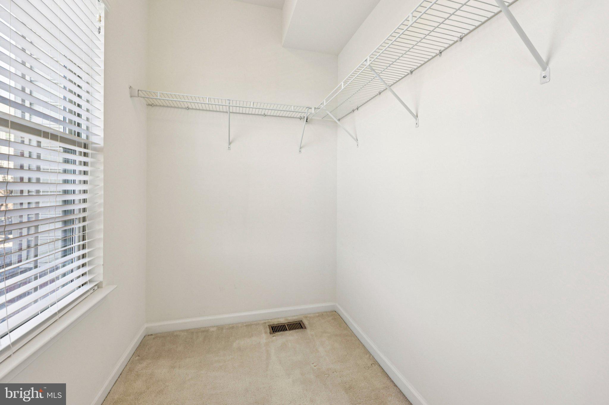 VIRGINIA MANOR - Residential