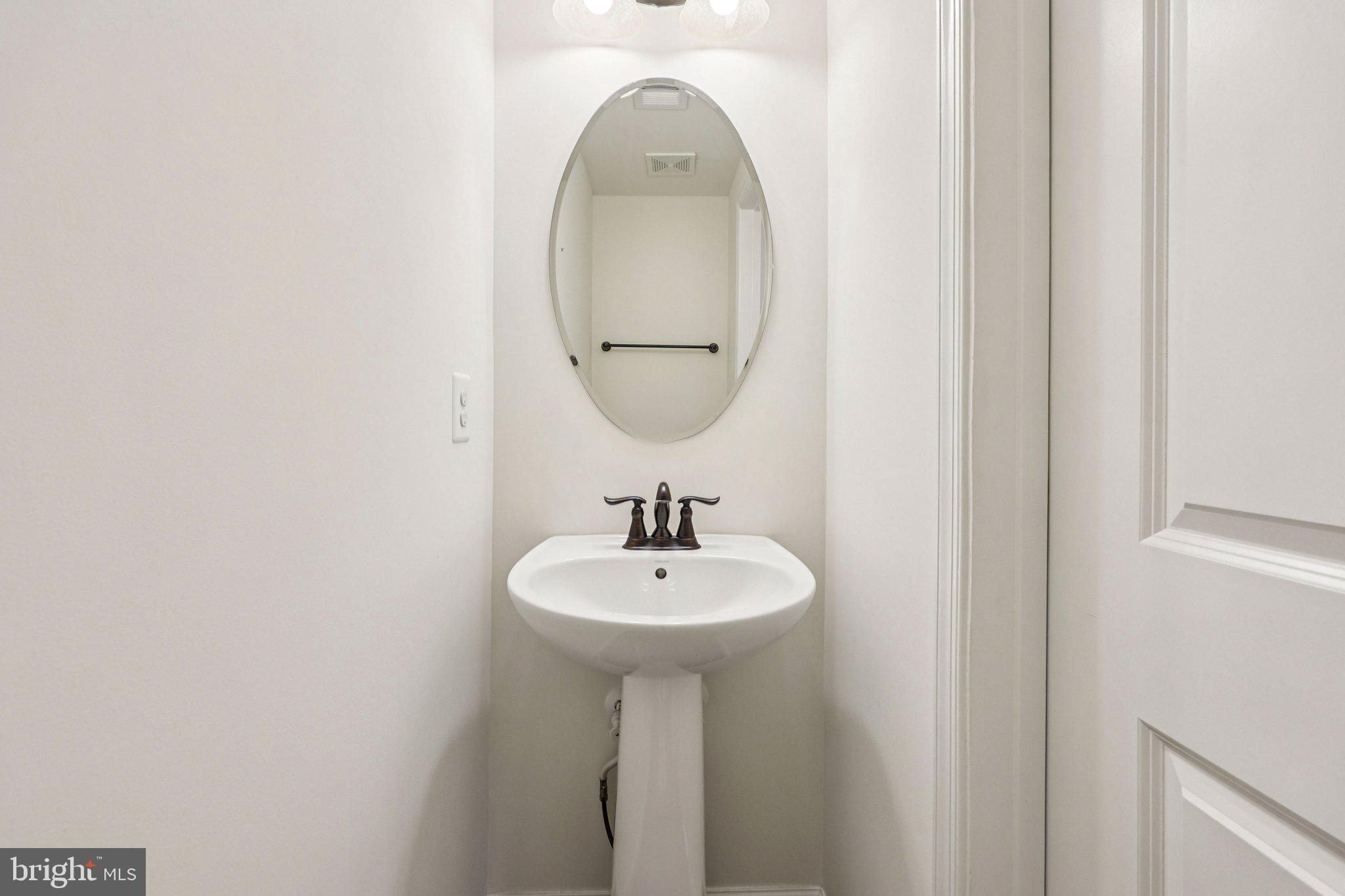 VIRGINIA MANOR - Residential