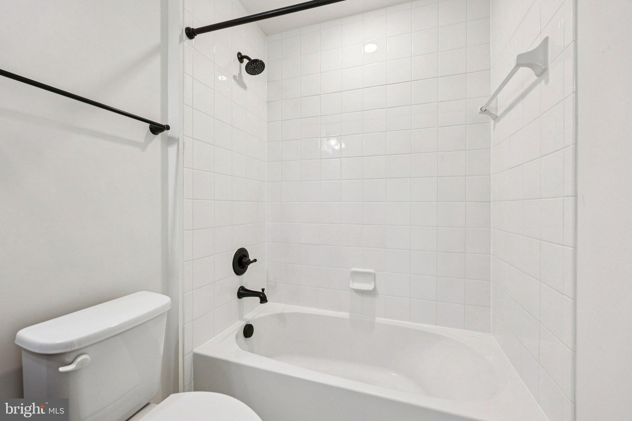 VIRGINIA MANOR - Residential