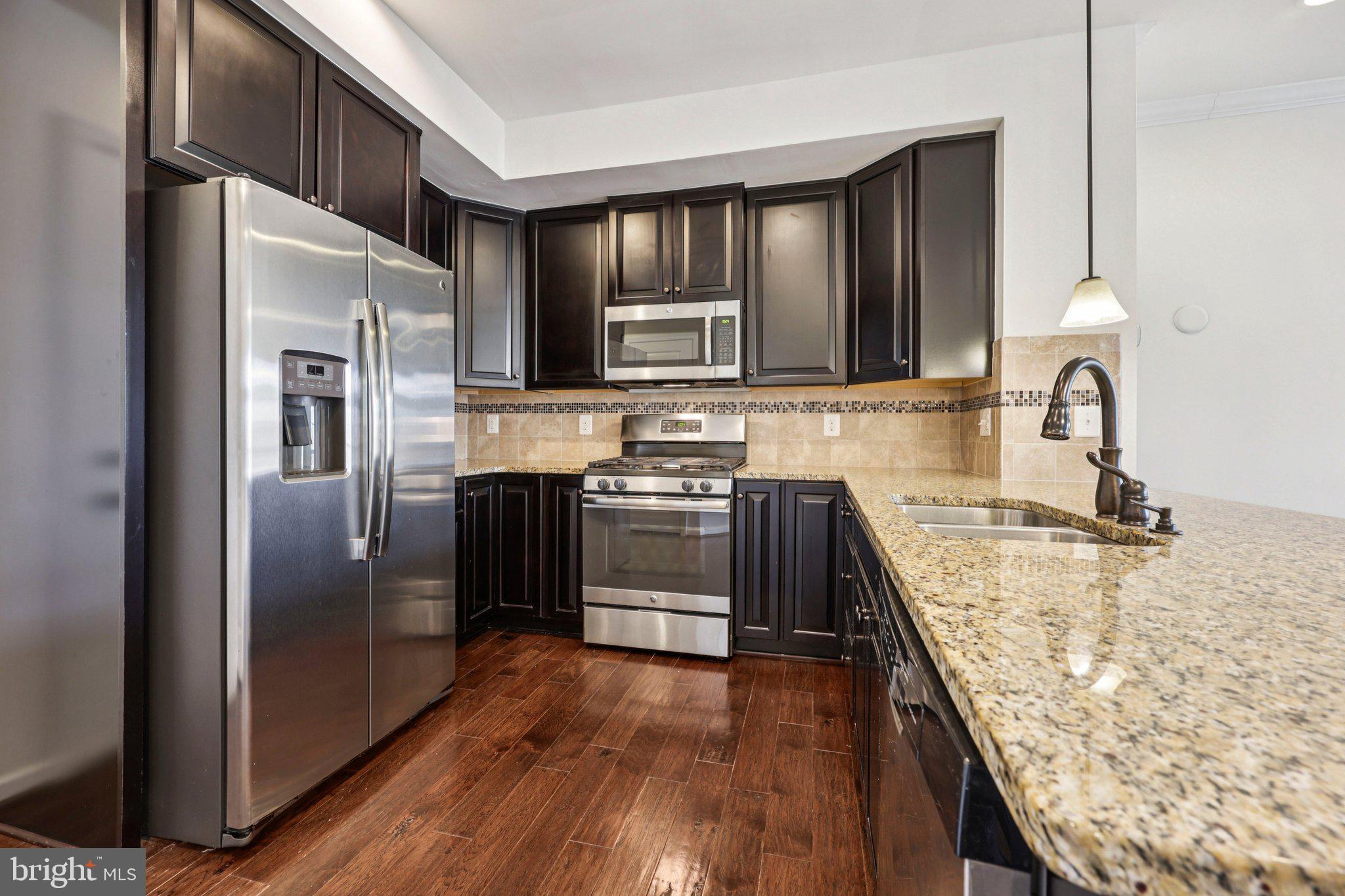 VIRGINIA MANOR - Residential