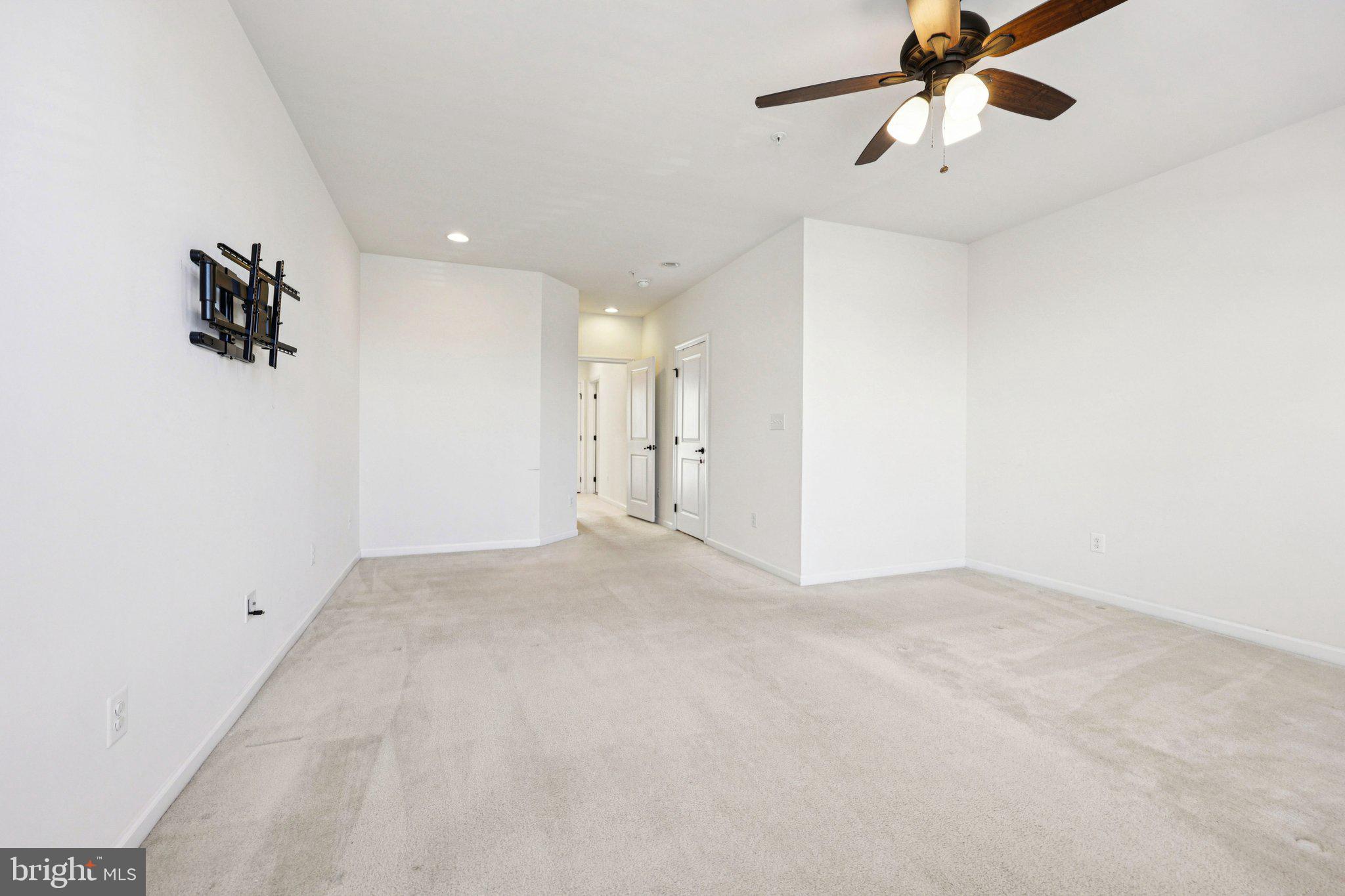 VIRGINIA MANOR - Residential