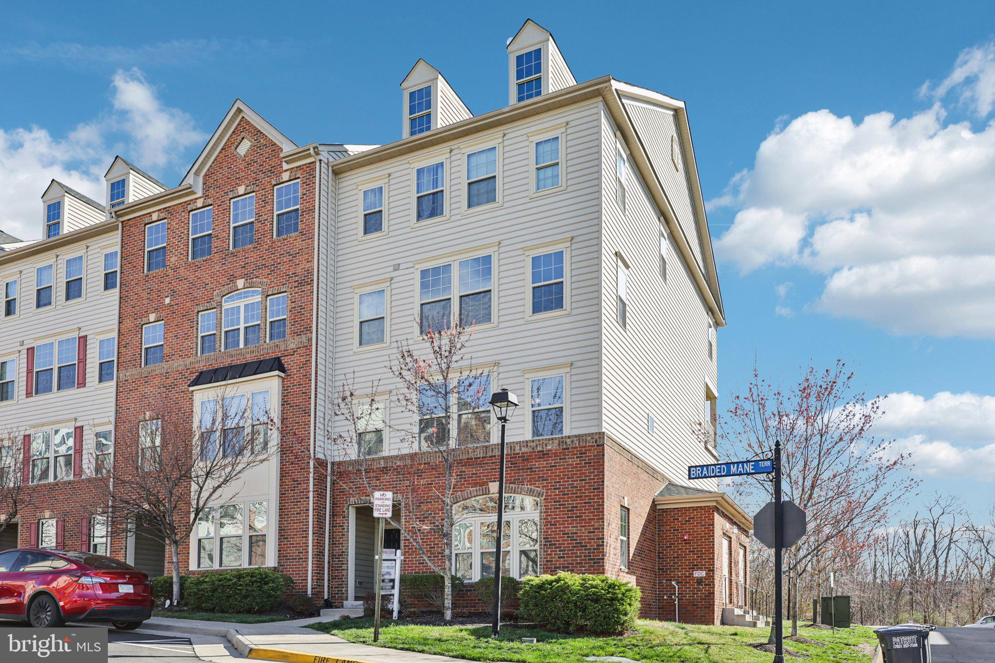 VIRGINIA MANOR - Residential