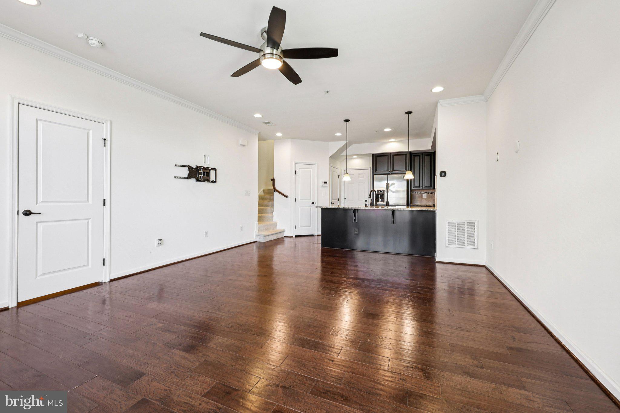 VIRGINIA MANOR - Residential