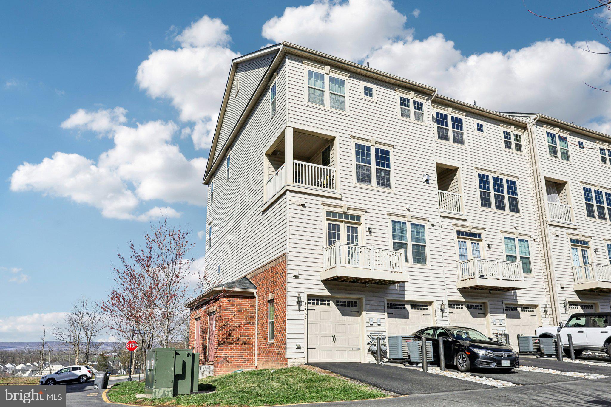 VIRGINIA MANOR - Residential