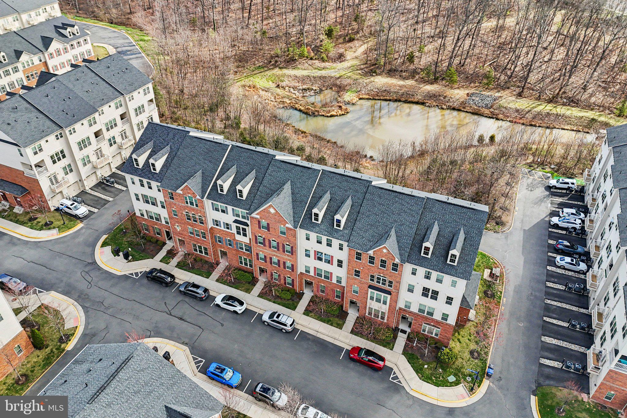 VIRGINIA MANOR - Residential