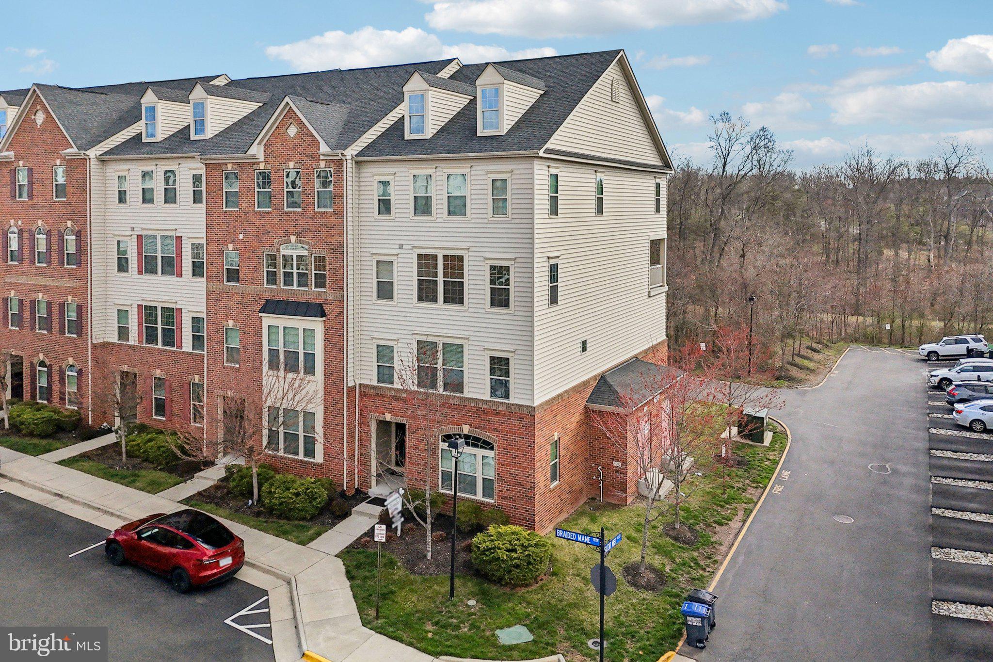 VIRGINIA MANOR - Residential