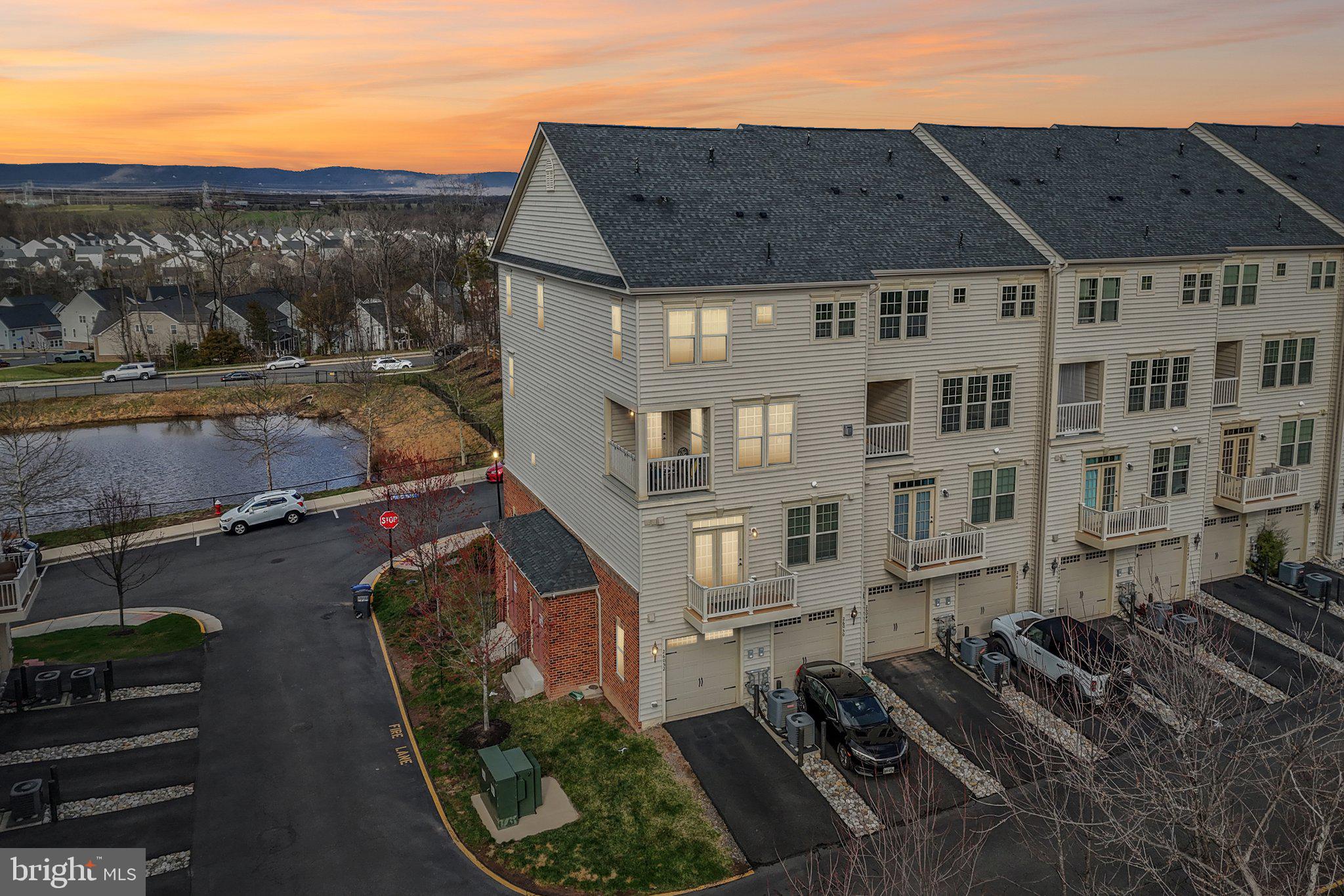 VIRGINIA MANOR - Residential