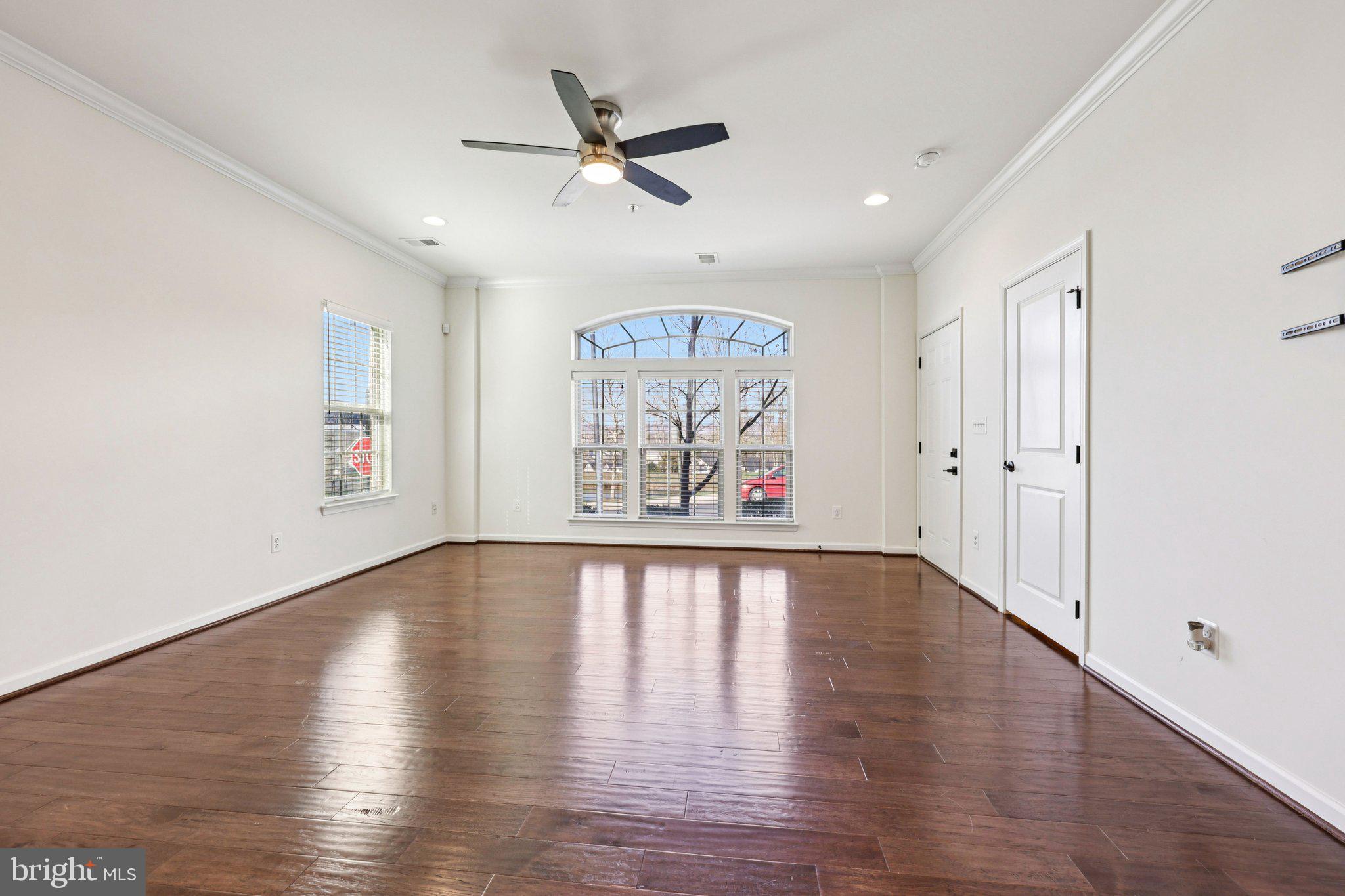 VIRGINIA MANOR - Residential