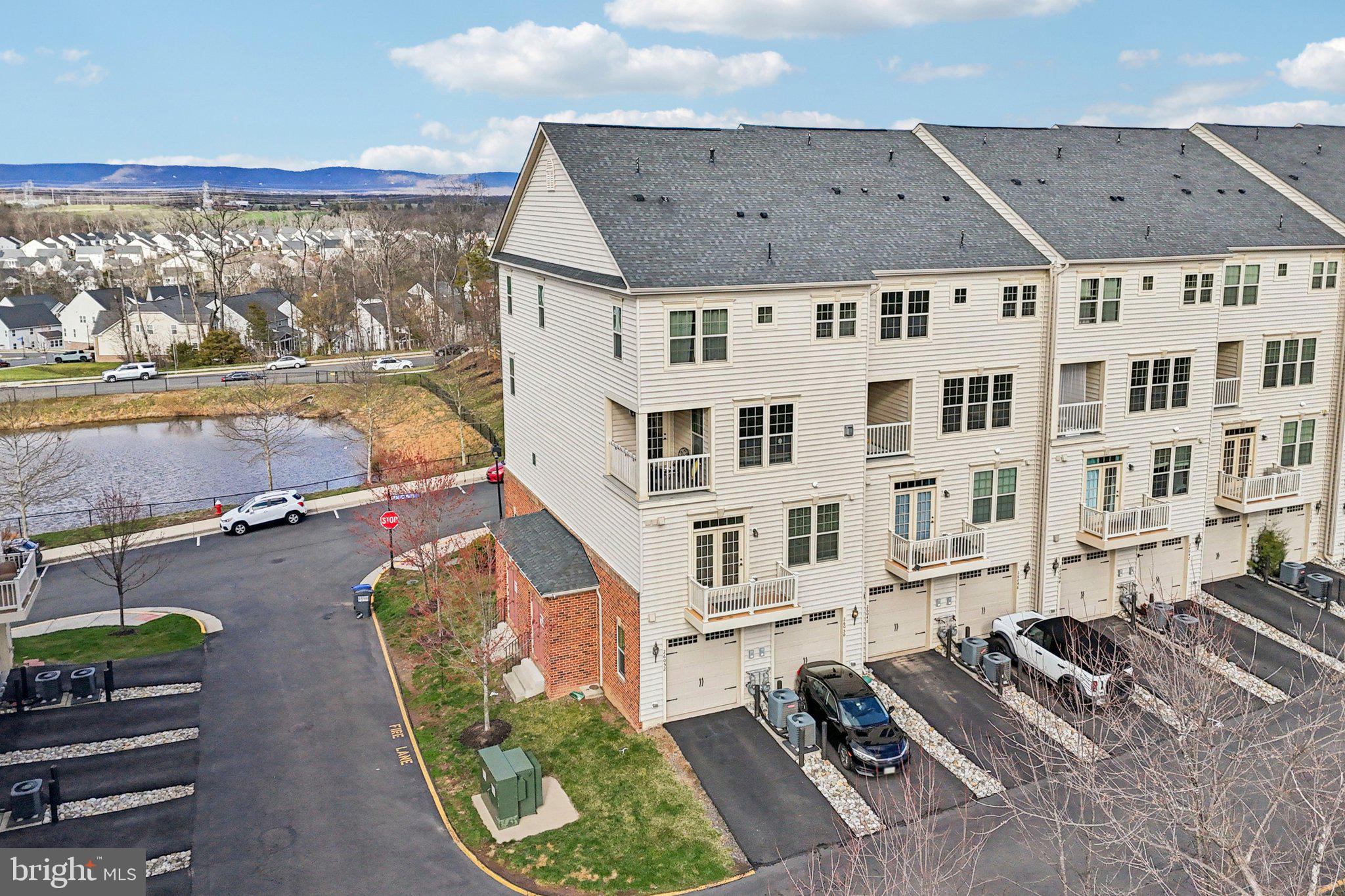 VIRGINIA MANOR - Residential