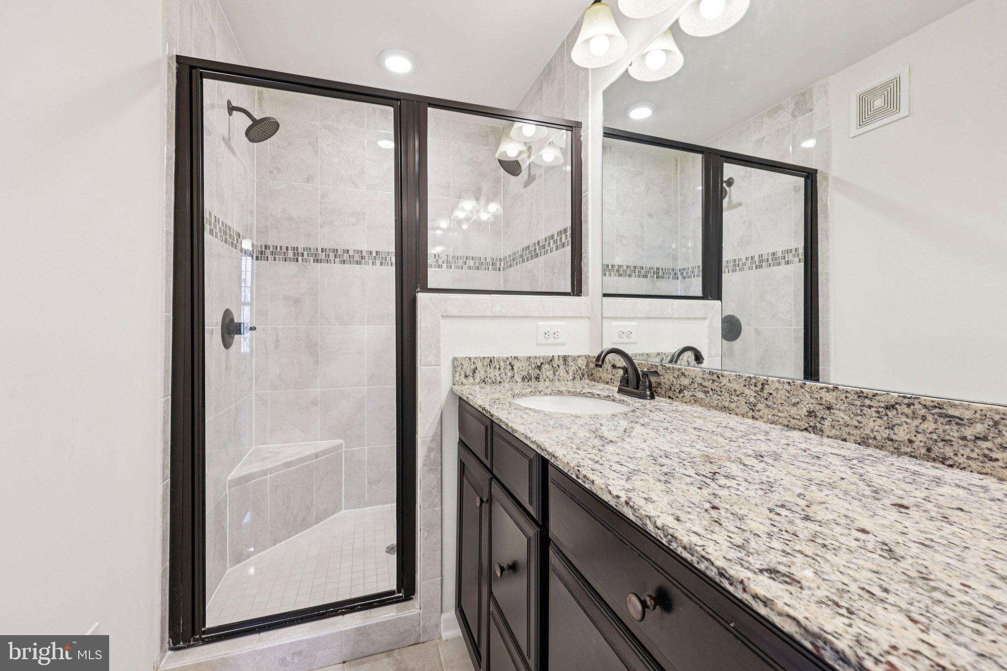 VIRGINIA MANOR - Residential