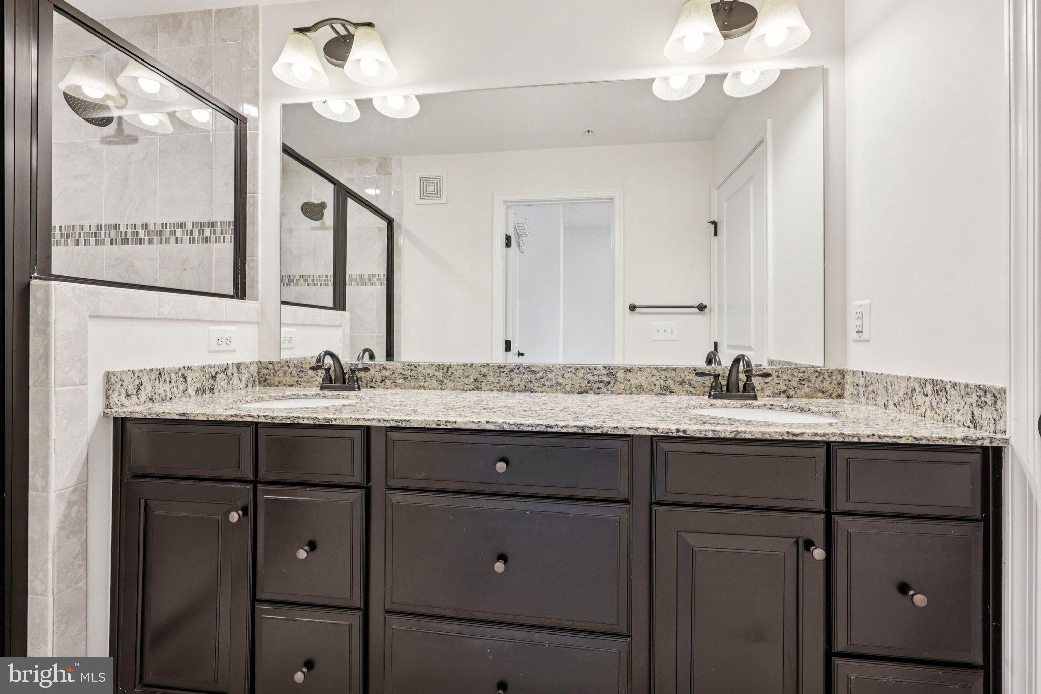 VIRGINIA MANOR - Residential