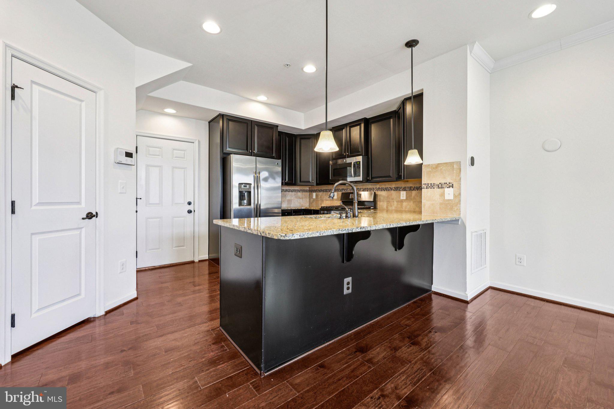 VIRGINIA MANOR - Residential