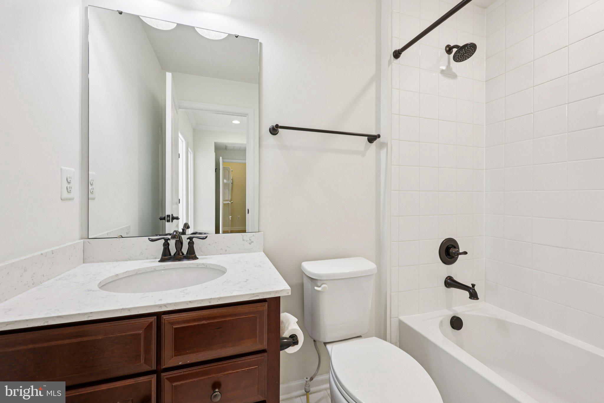 VIRGINIA MANOR - Residential