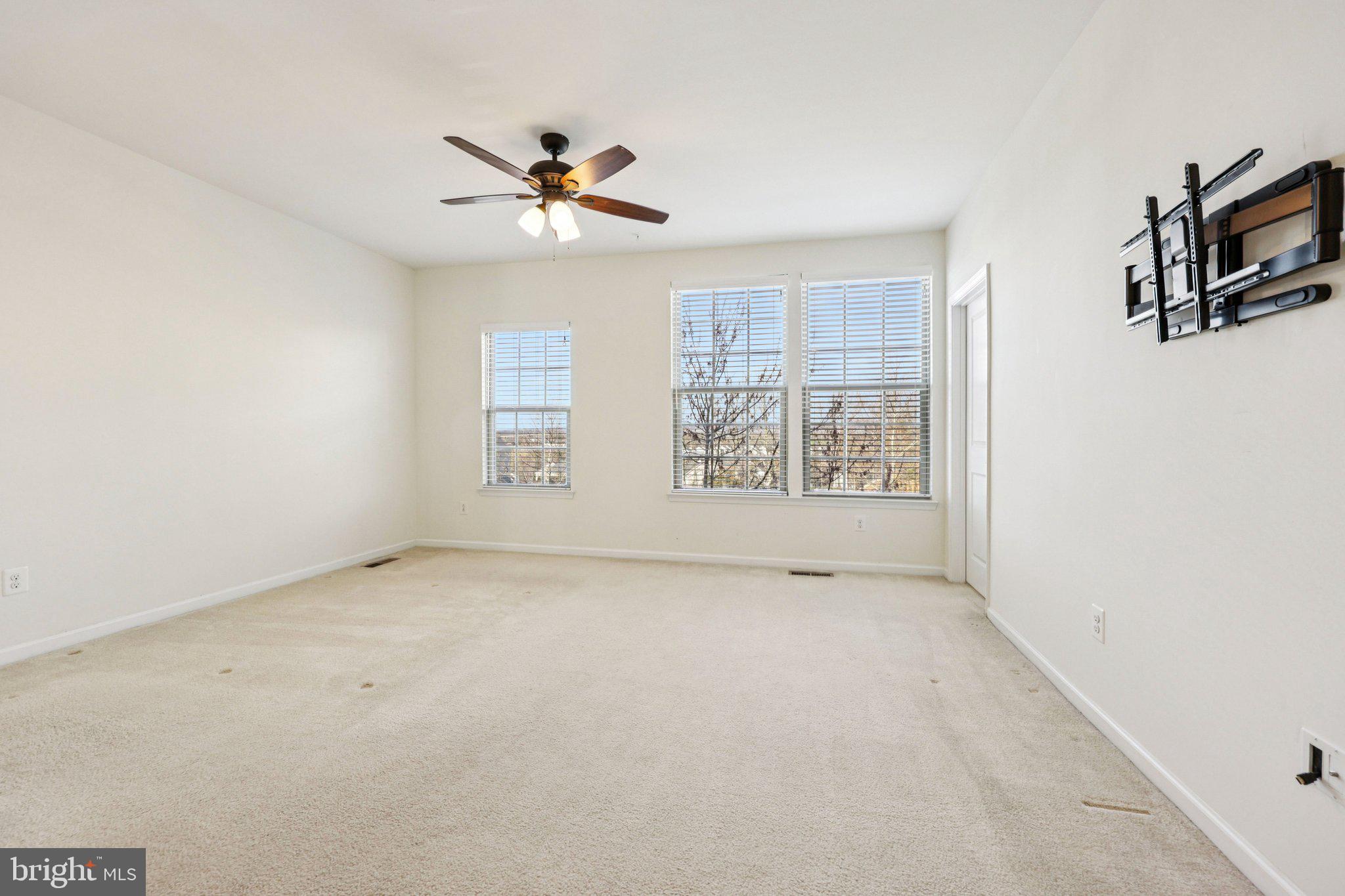 VIRGINIA MANOR - Residential