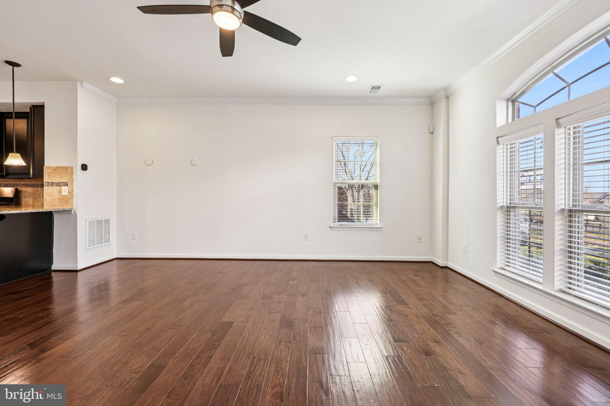 VIRGINIA MANOR - Residential