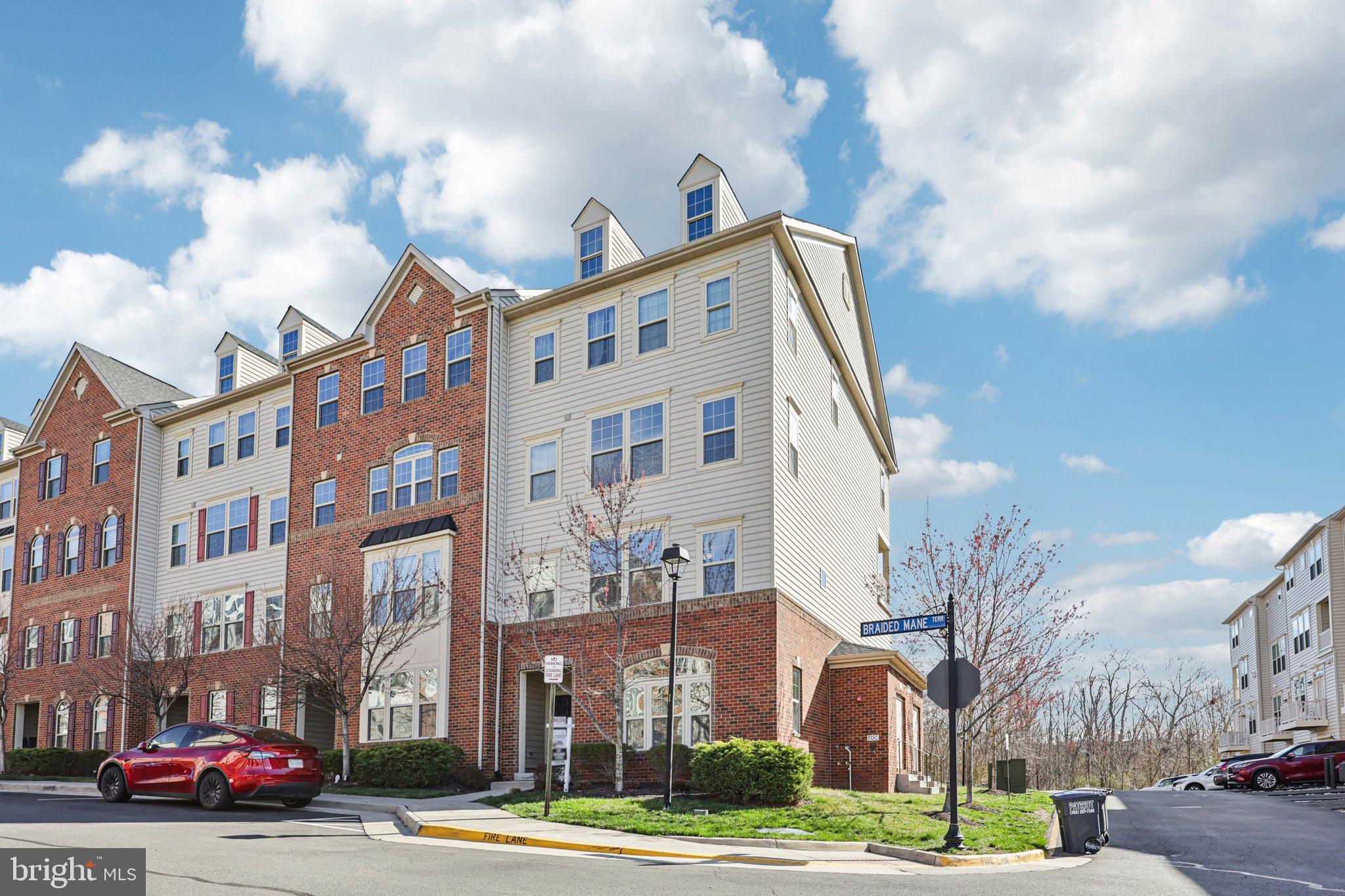 VIRGINIA MANOR - Residential