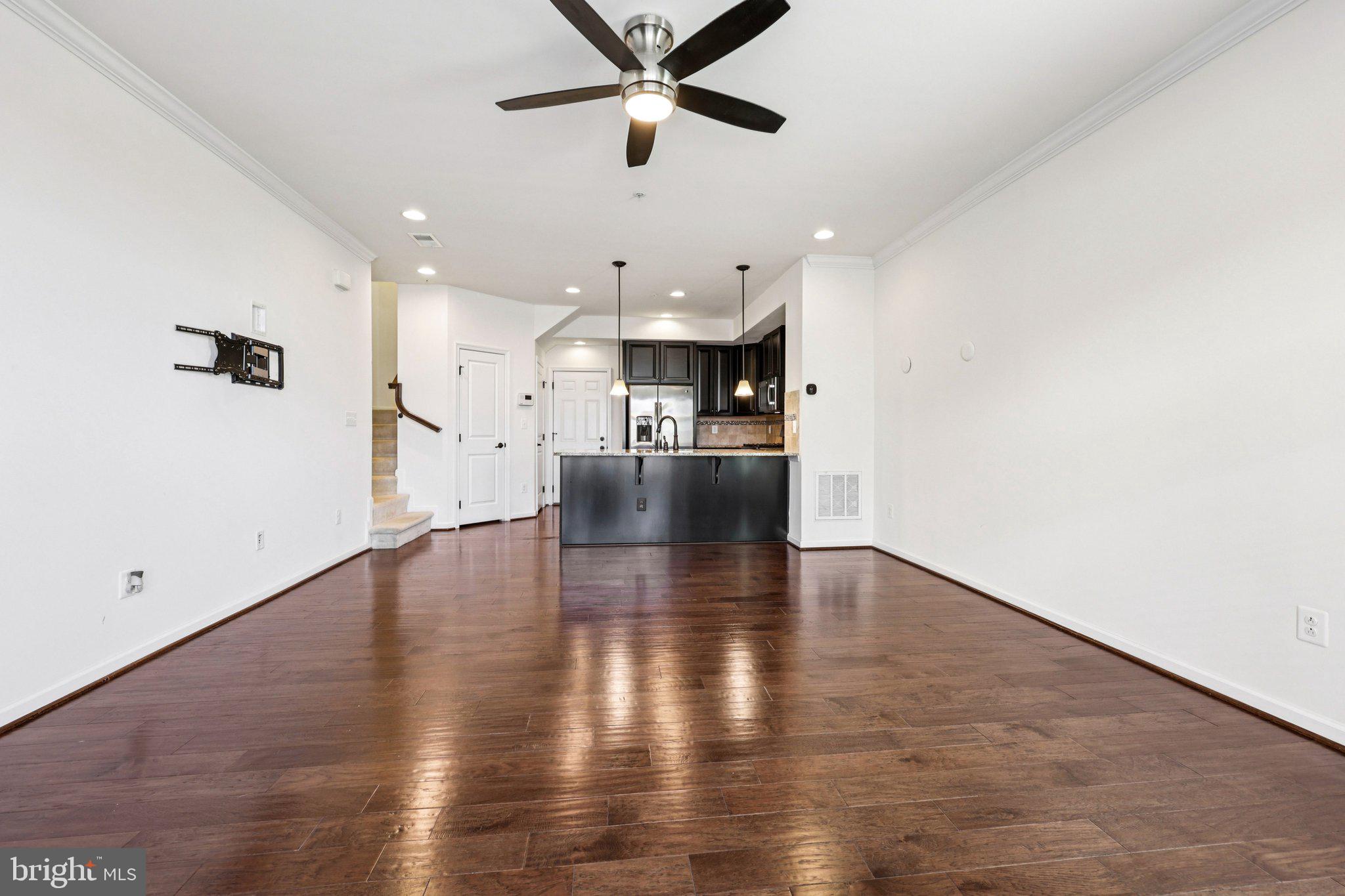 VIRGINIA MANOR - Residential