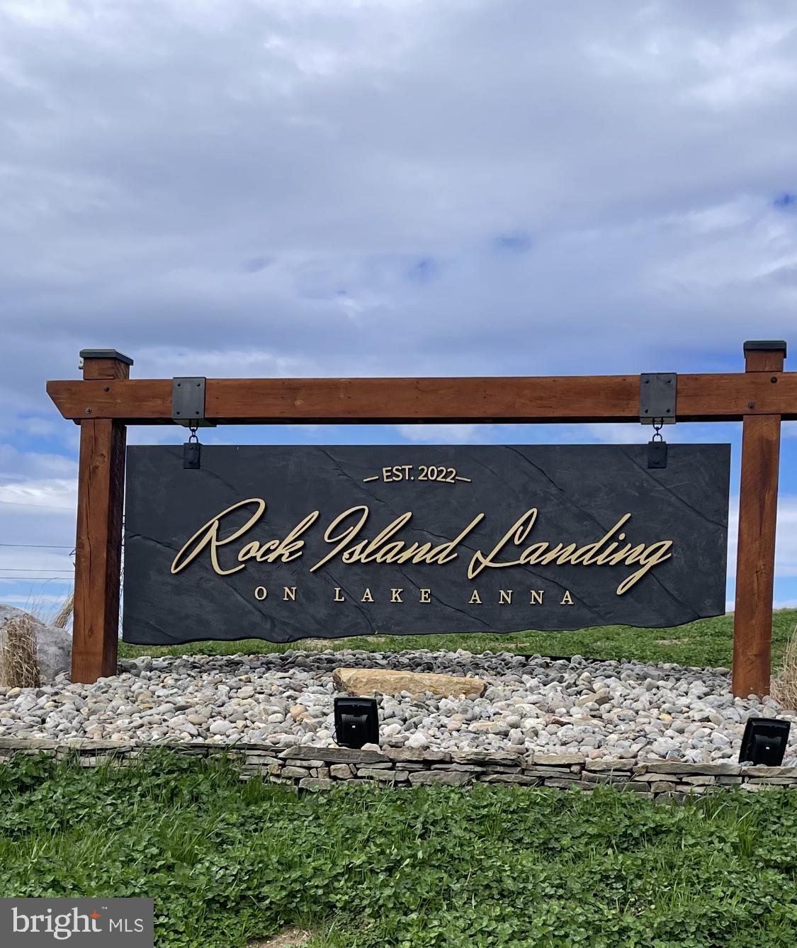 ROCK ISLAND LANDING - Residential