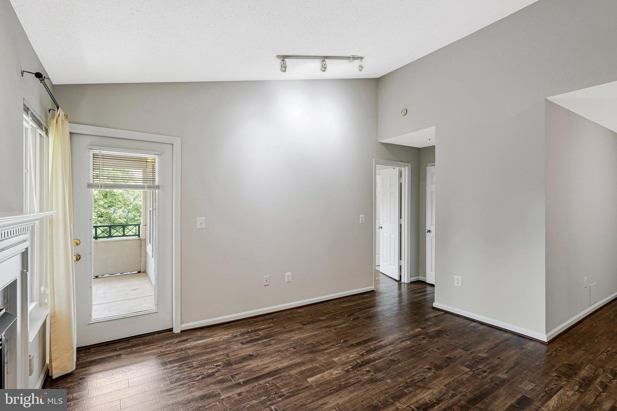 OAK PARK CONDO - Residential Lease
