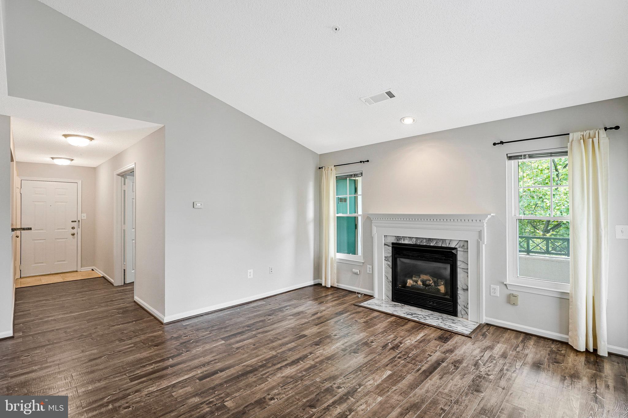 OAK PARK CONDO - Residential Lease
