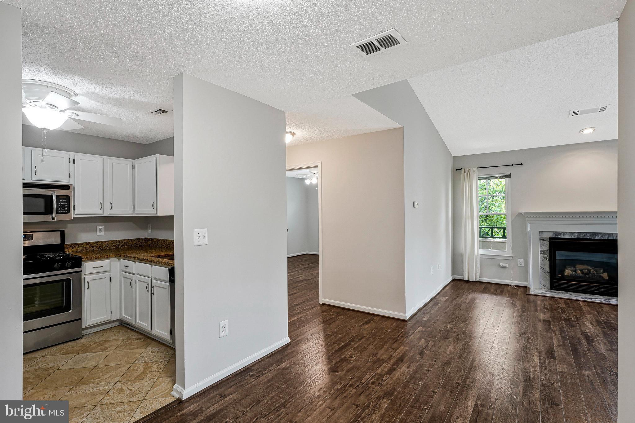 OAK PARK CONDO - Residential Lease