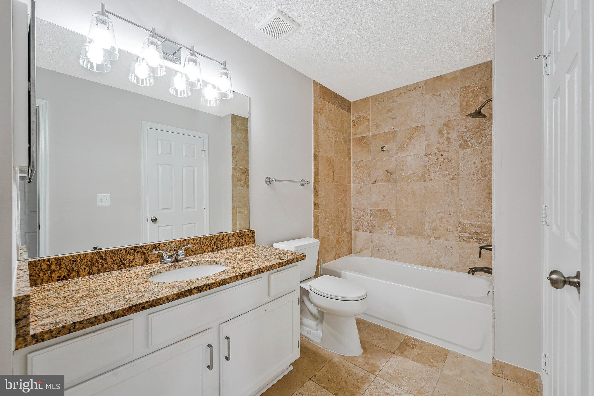 OAK PARK CONDO - Residential Lease